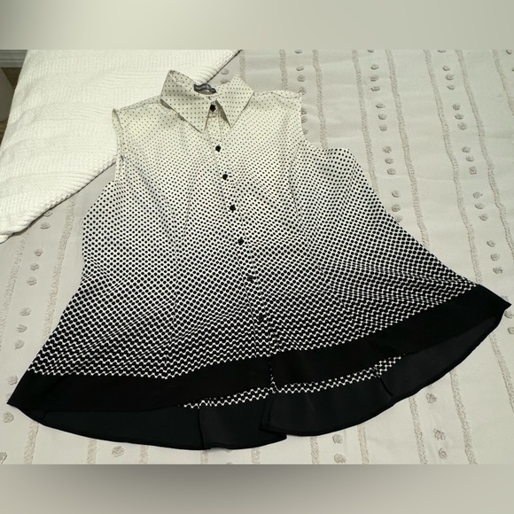signature collection Tops - Signature Collection Women’s sleeveless button-down polkadot blouse. Plus size.